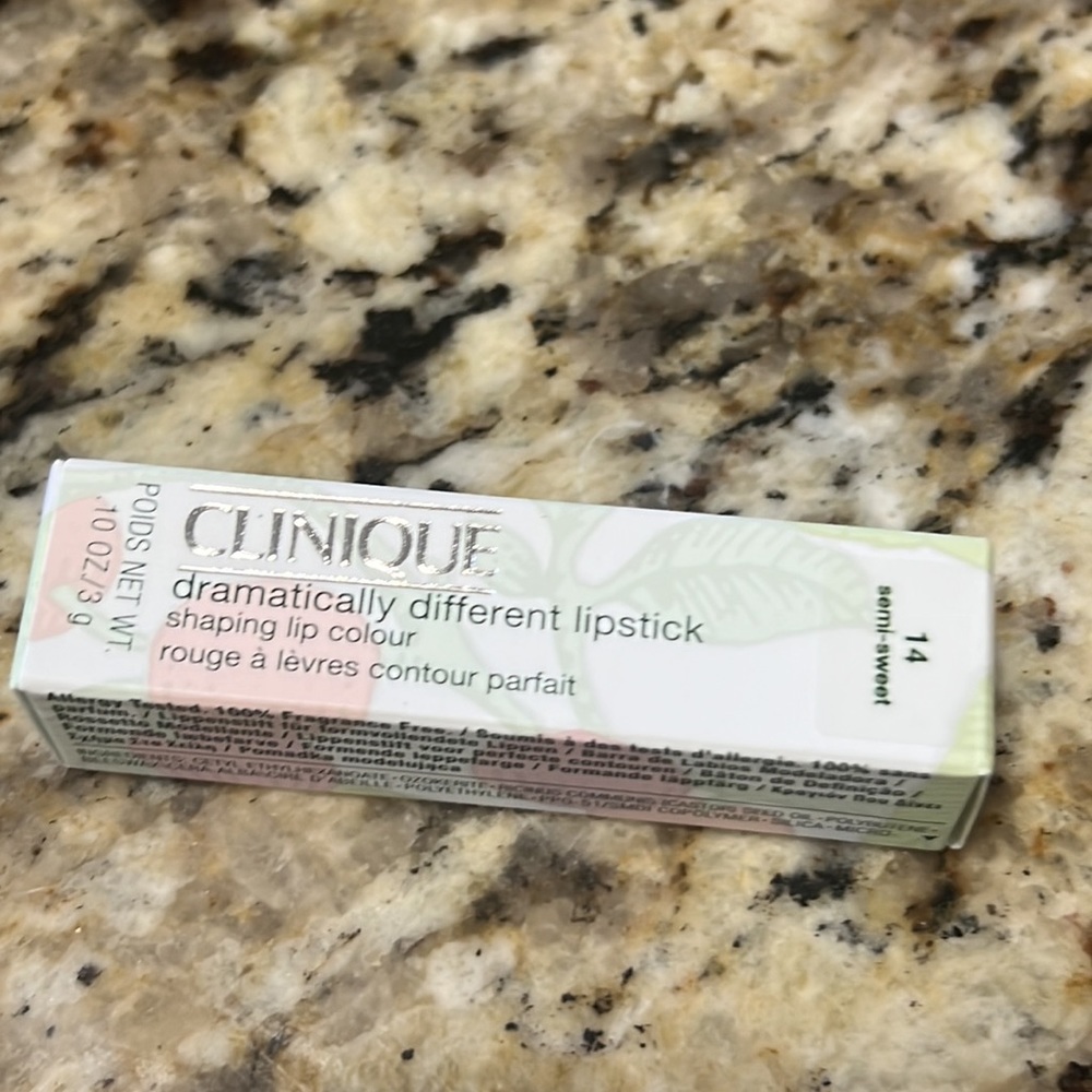 🌙💕Clinique Semi Sweet Dramatically Different Lipstick - Picture 8 of 10